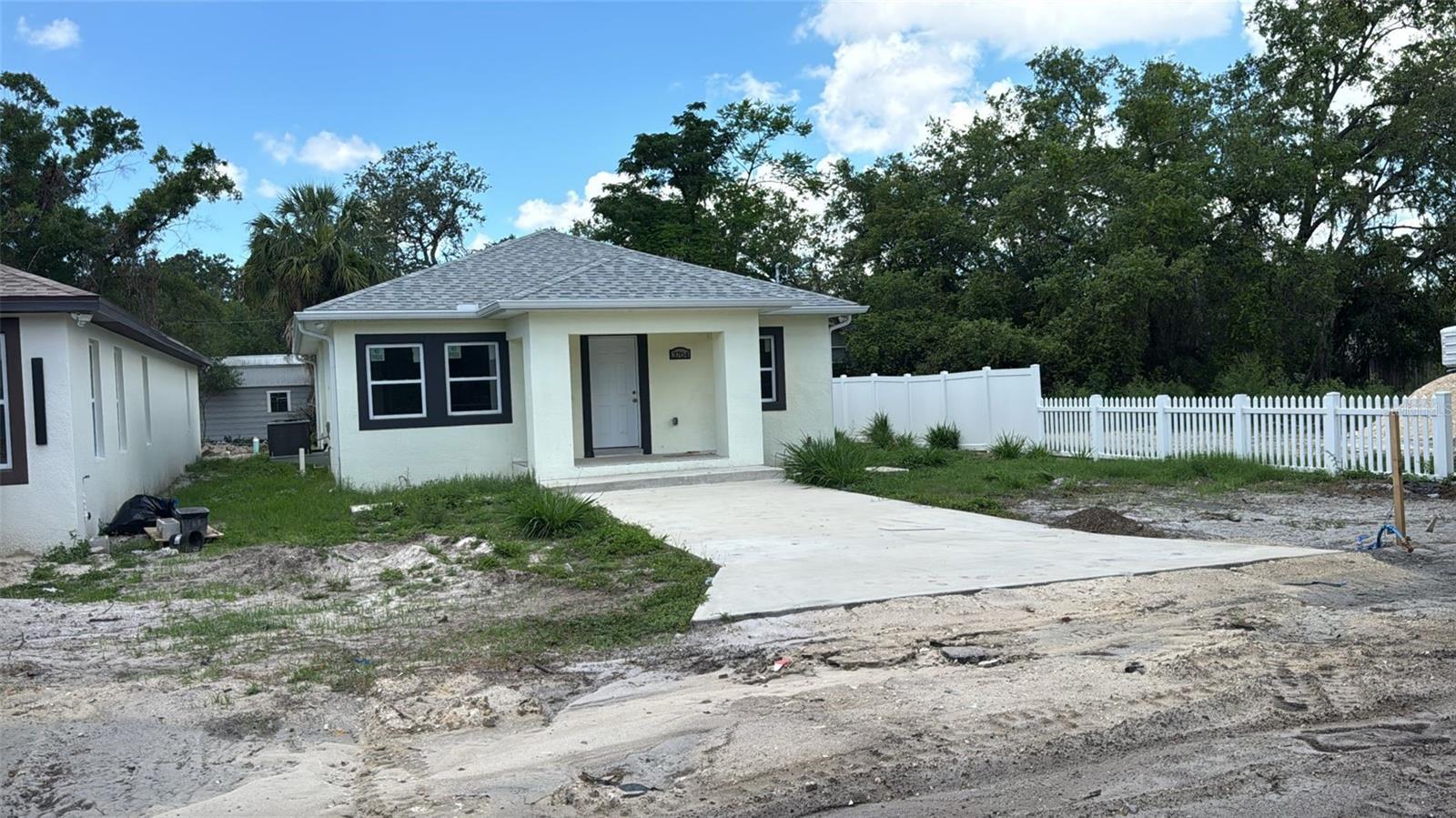 Image 2 of 2 For 3704 Smith Tree Street