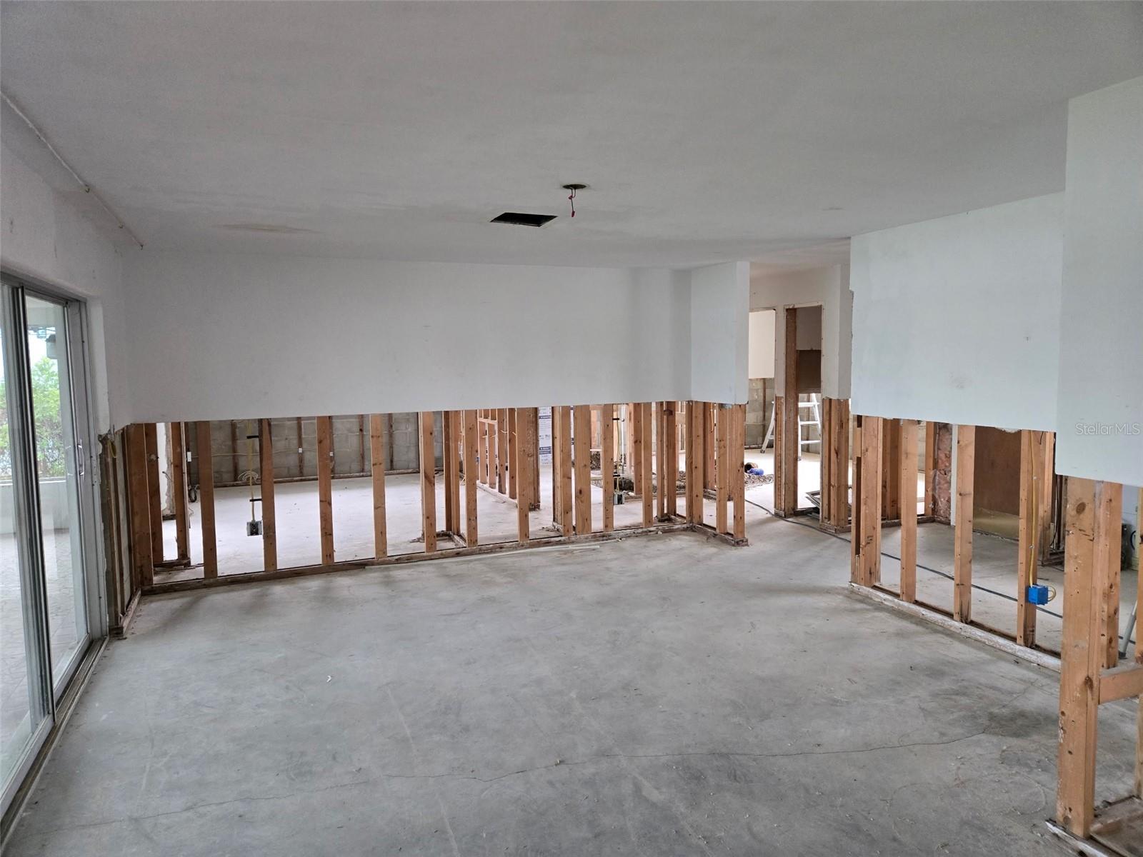 Image 3 of 17 For 5688 Oakhurst Drive