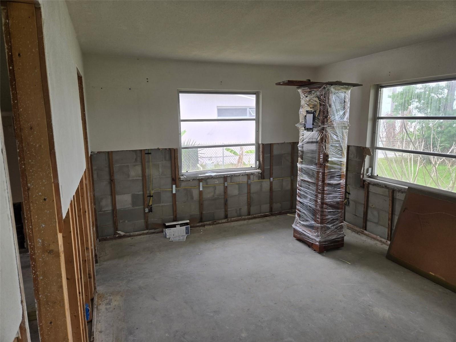 Image 6 of 17 For 5688 Oakhurst Drive