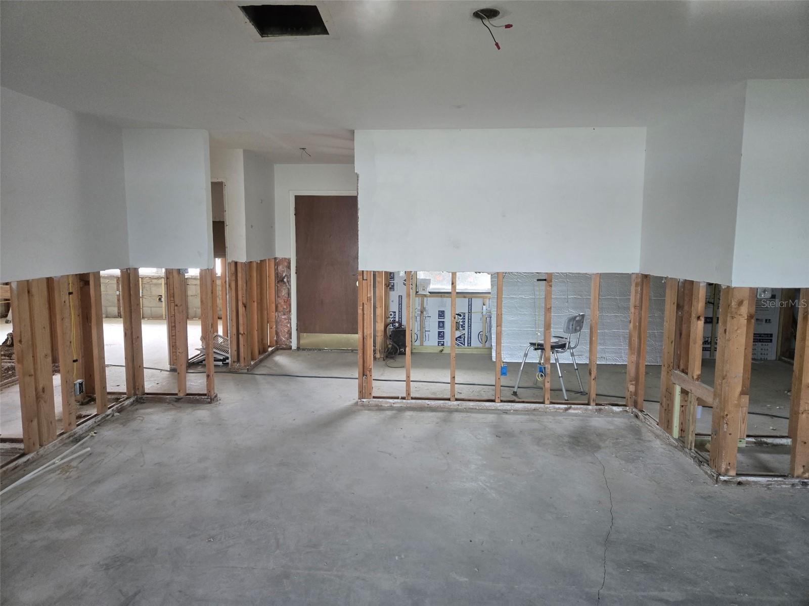 Image 8 of 17 For 5688 Oakhurst Drive