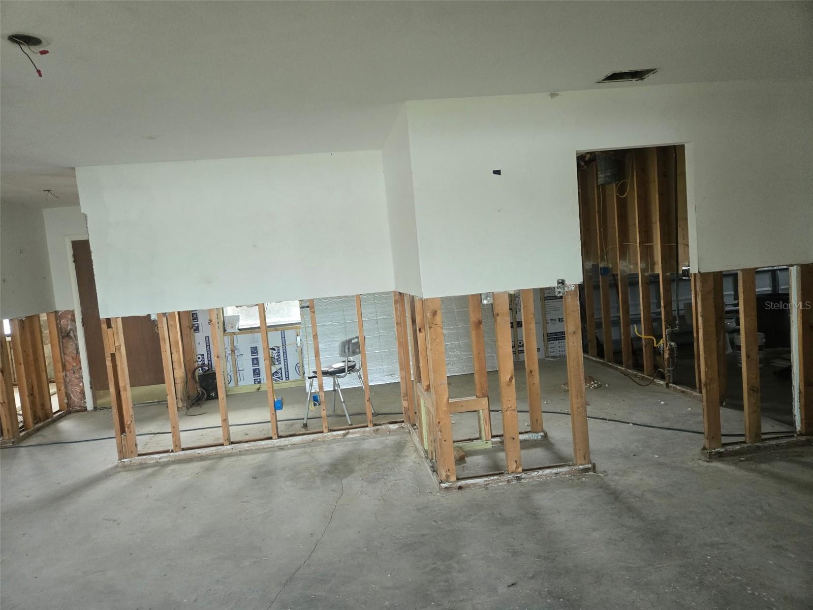 Image 9 of 17 For 5688 Oakhurst Drive