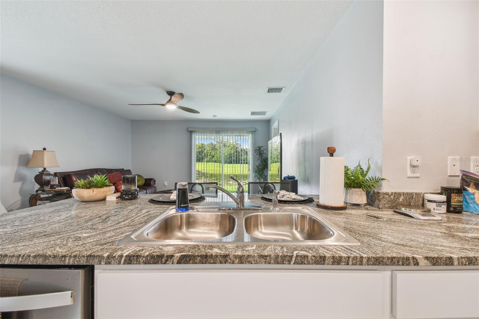 Listing photo id 15 for 36673 Spanish Rose Drive