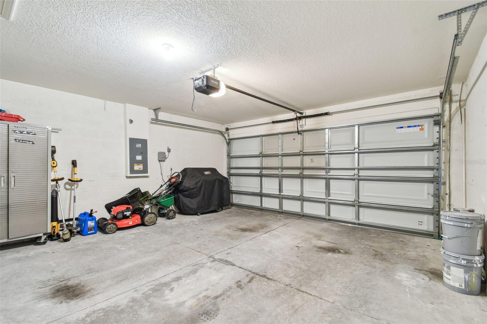 Listing photo id 47 for 36673 Spanish Rose Drive