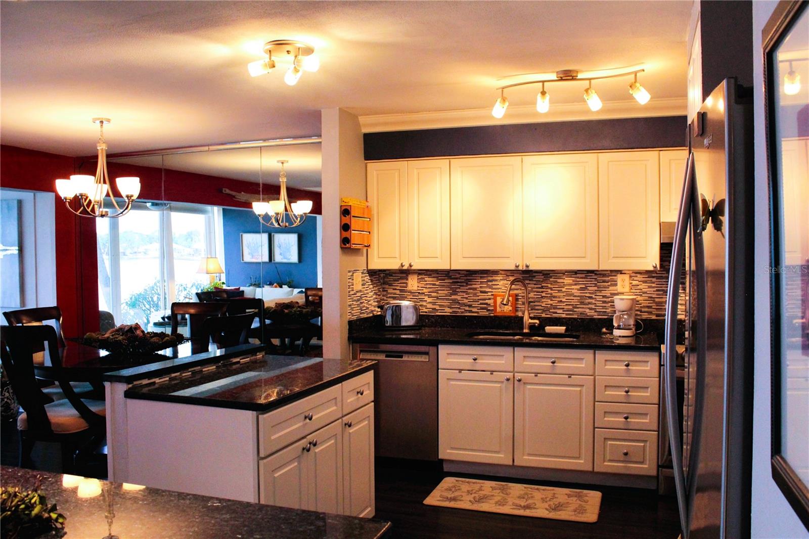 Image 13 of 56 For 7200 Sunshine Skyway Lane S 2e