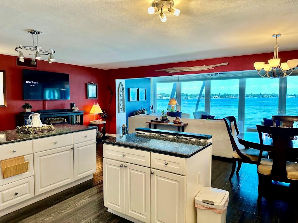 Image 18 of 56 For 7200 Sunshine Skyway Lane S 2e