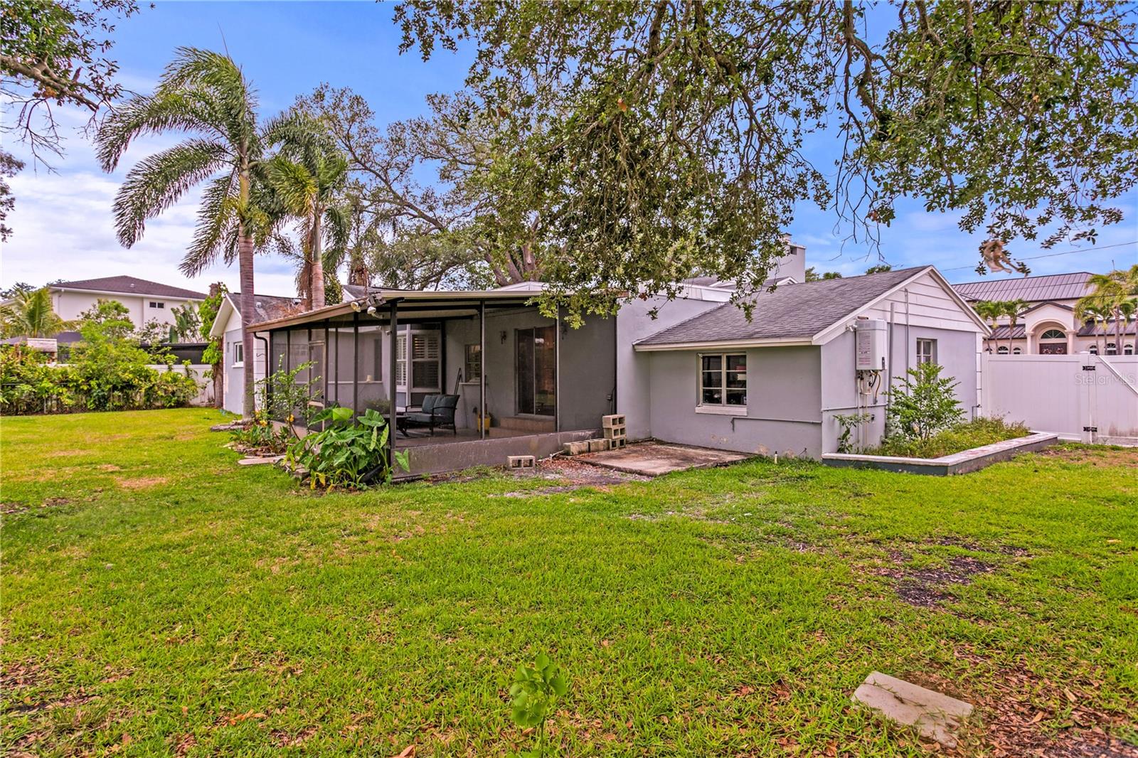 Image 24 of 54 For 493 Lucerne Avenue