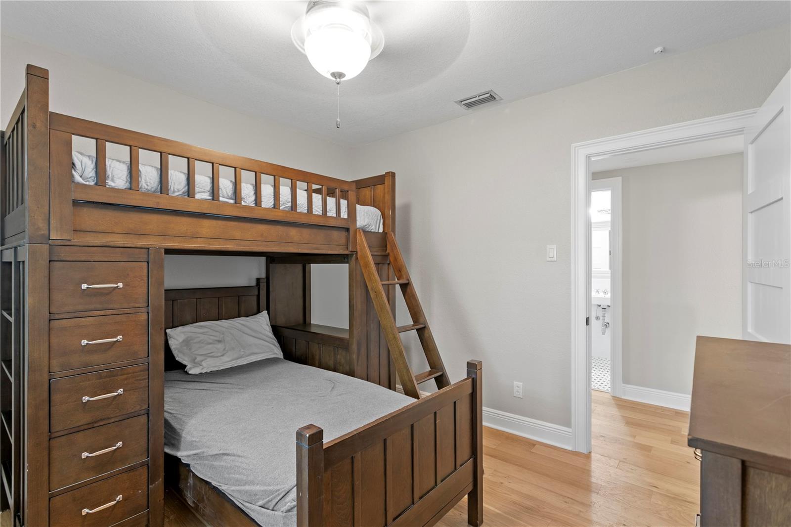 Image 41 of 54 For 493 Lucerne Avenue