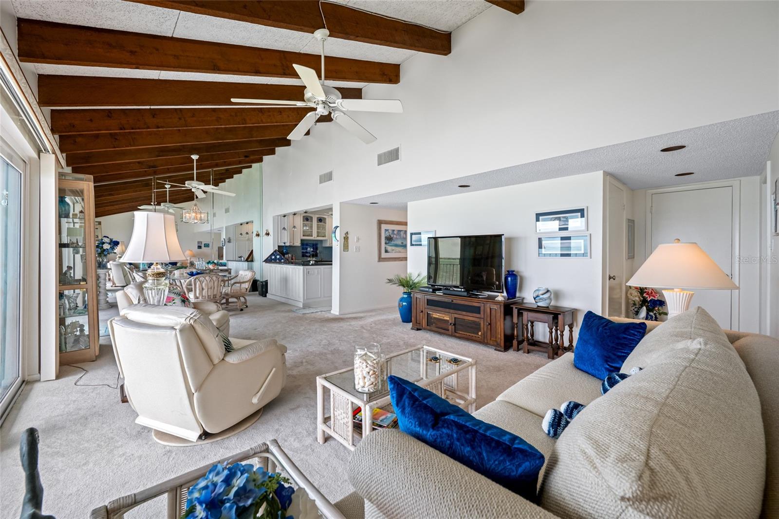 Image 9 of 37 For 1351 Gulf Boulevard 209