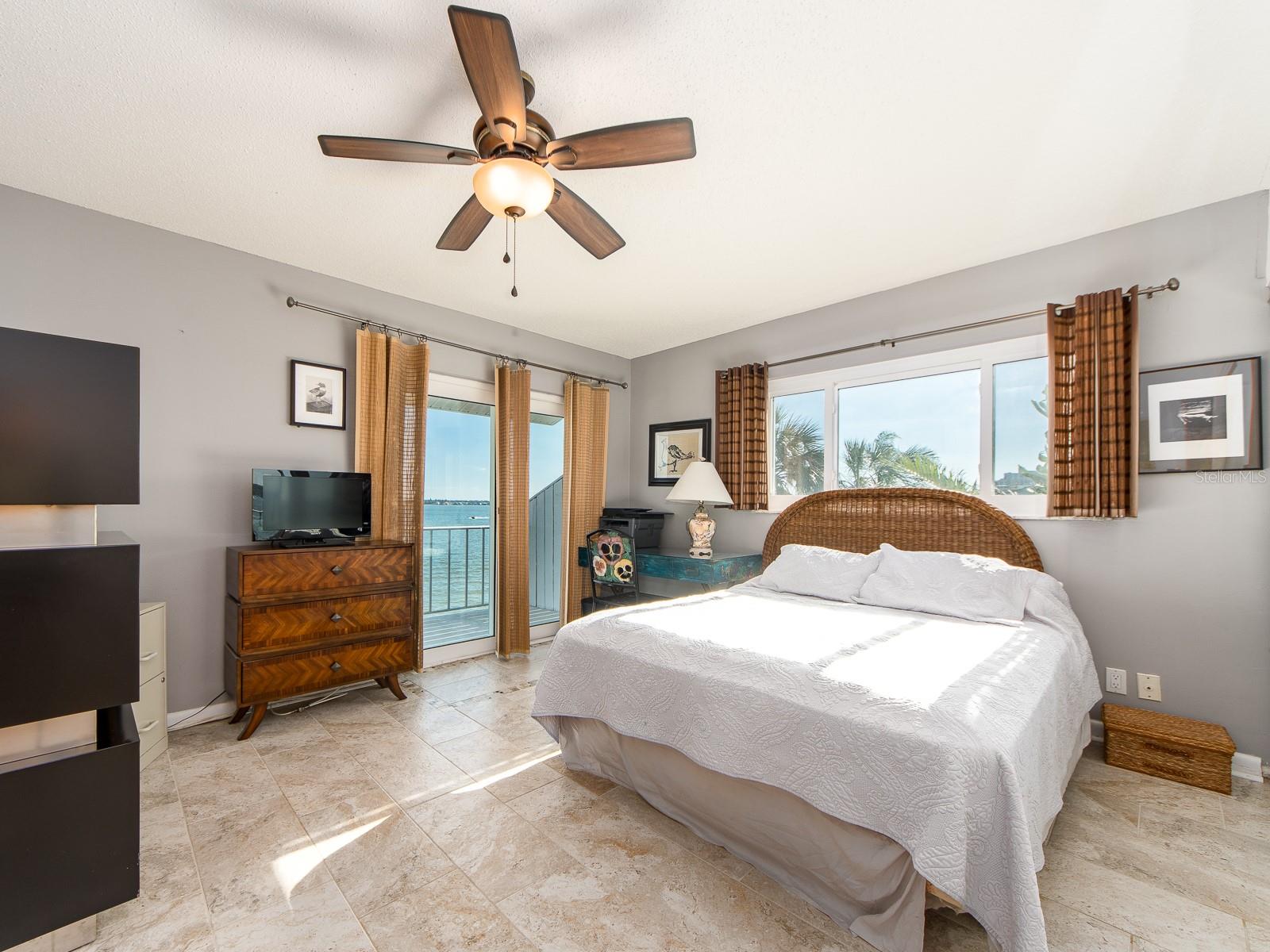 Image 37 of 56 For 1301 Gulf Boulevard 210