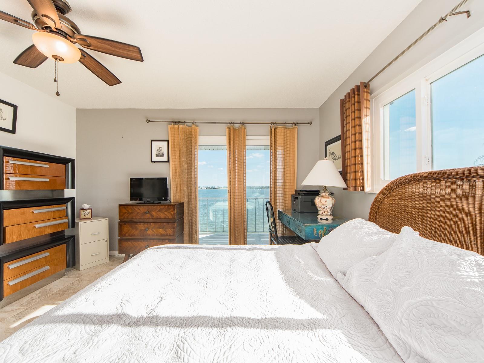 Image 39 of 56 For 1301 Gulf Boulevard 210