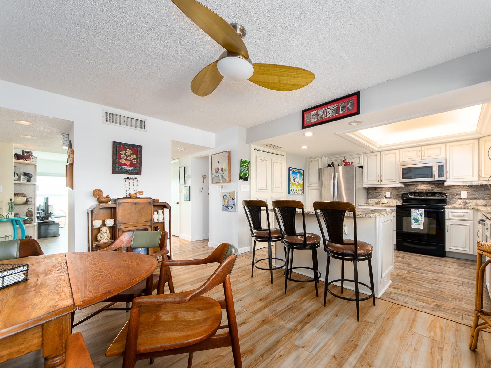 Image 4 of 56 For 1301 Gulf Boulevard 210