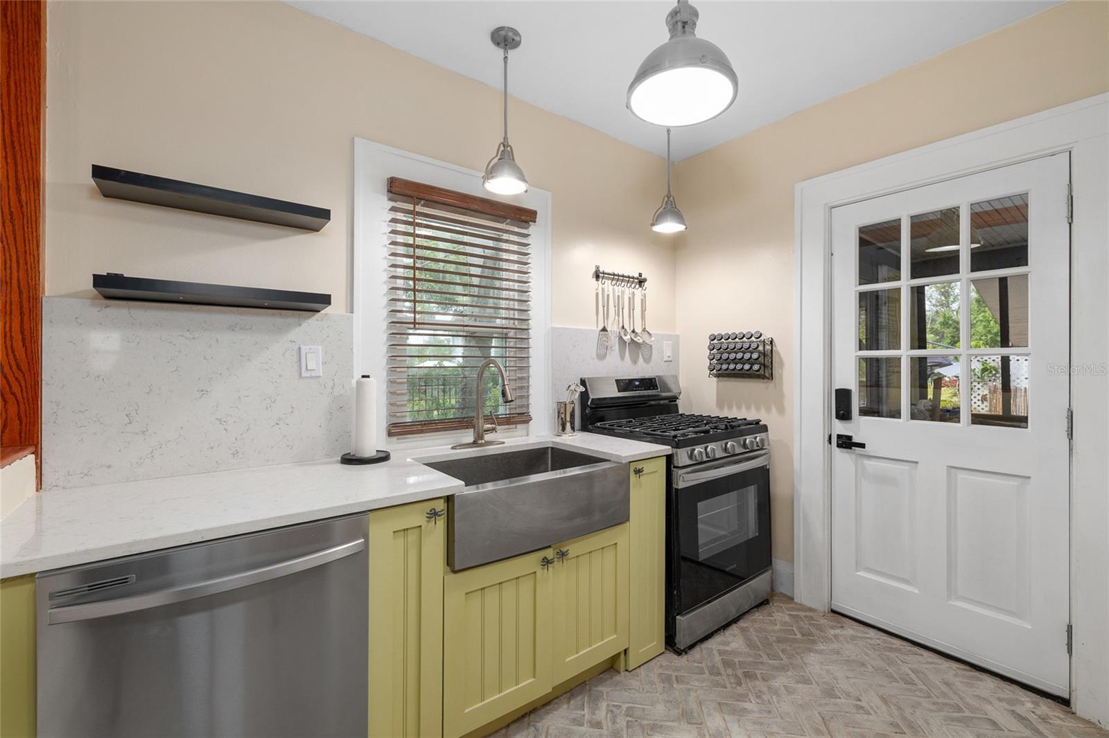 Image 10 of 29 For 931 28th Avenue N