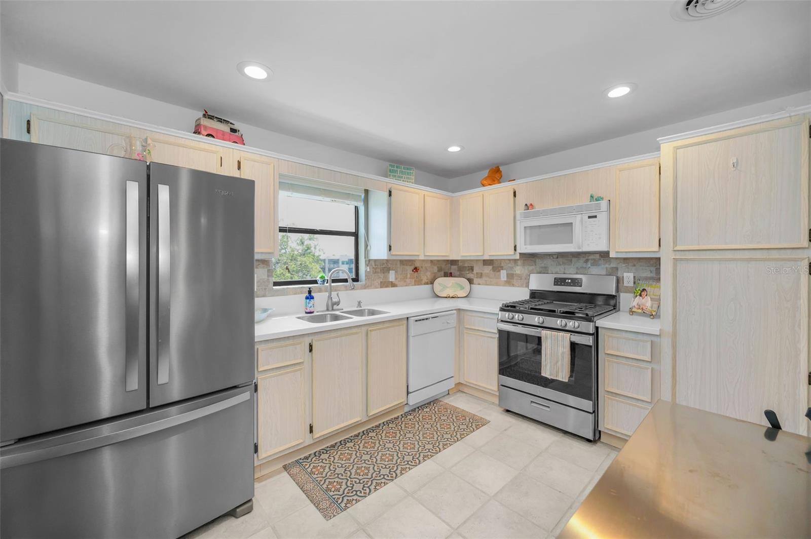Image 21 of 75 For 6190 80th Street N 411