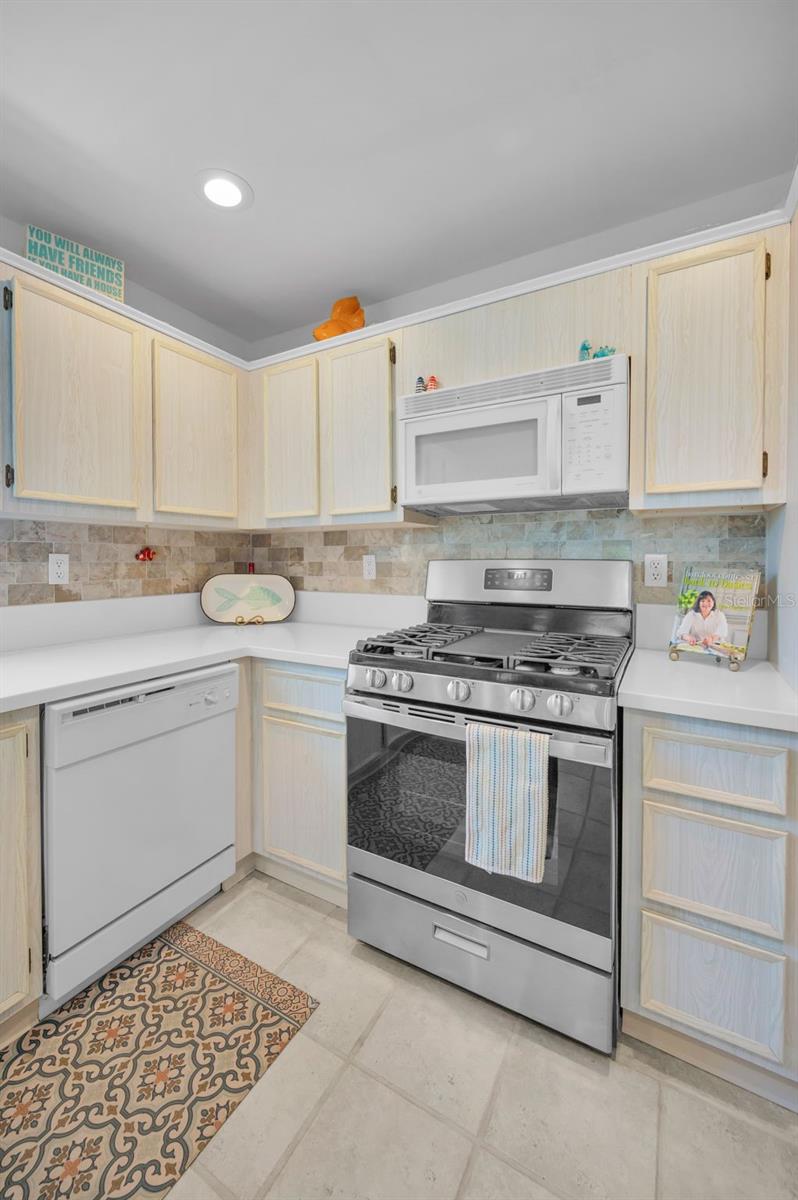 Image 23 of 75 For 6190 80th Street N 411