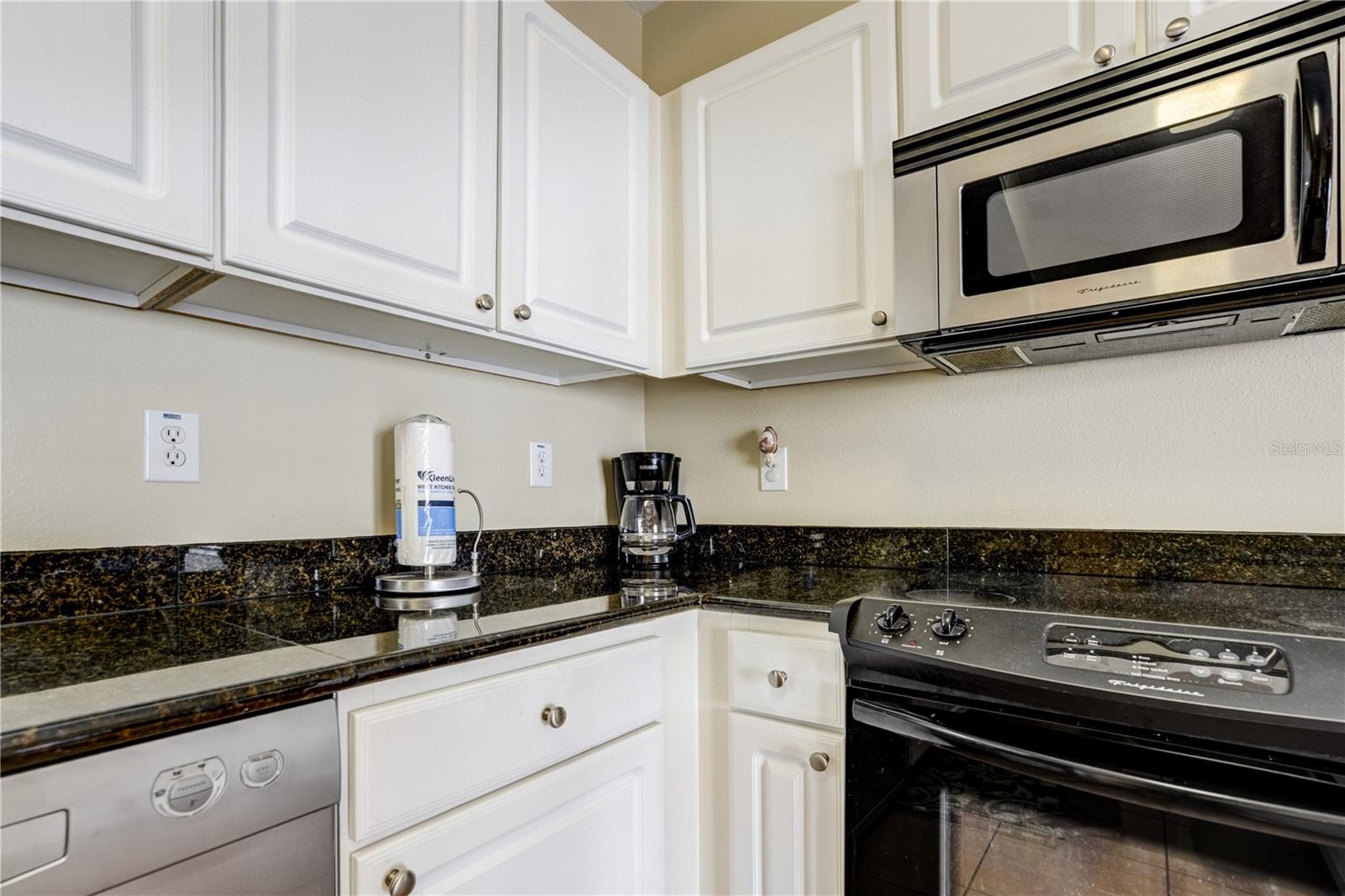 Image 11 of 44 For 13235 Gulf Boulevard 402