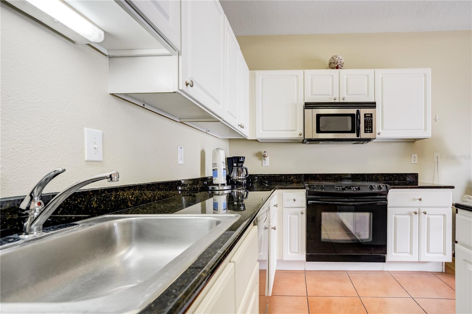 Image 12 of 44 For 13235 Gulf Boulevard 402