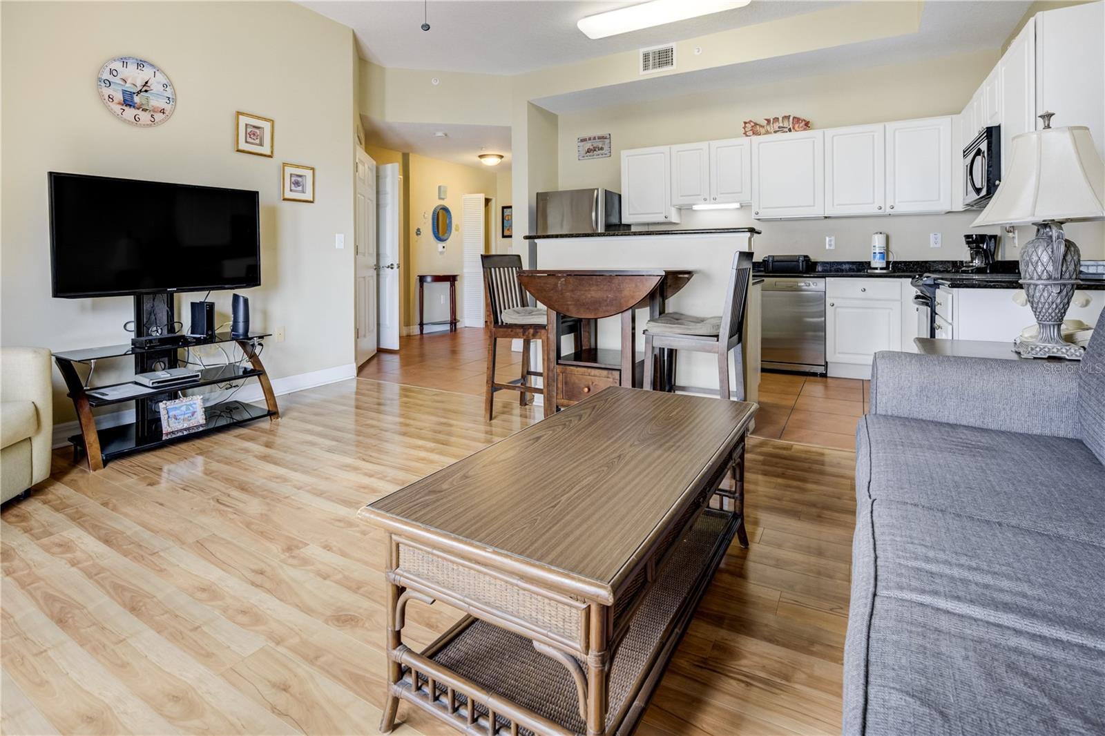 Image 14 of 44 For 13235 Gulf Boulevard 402