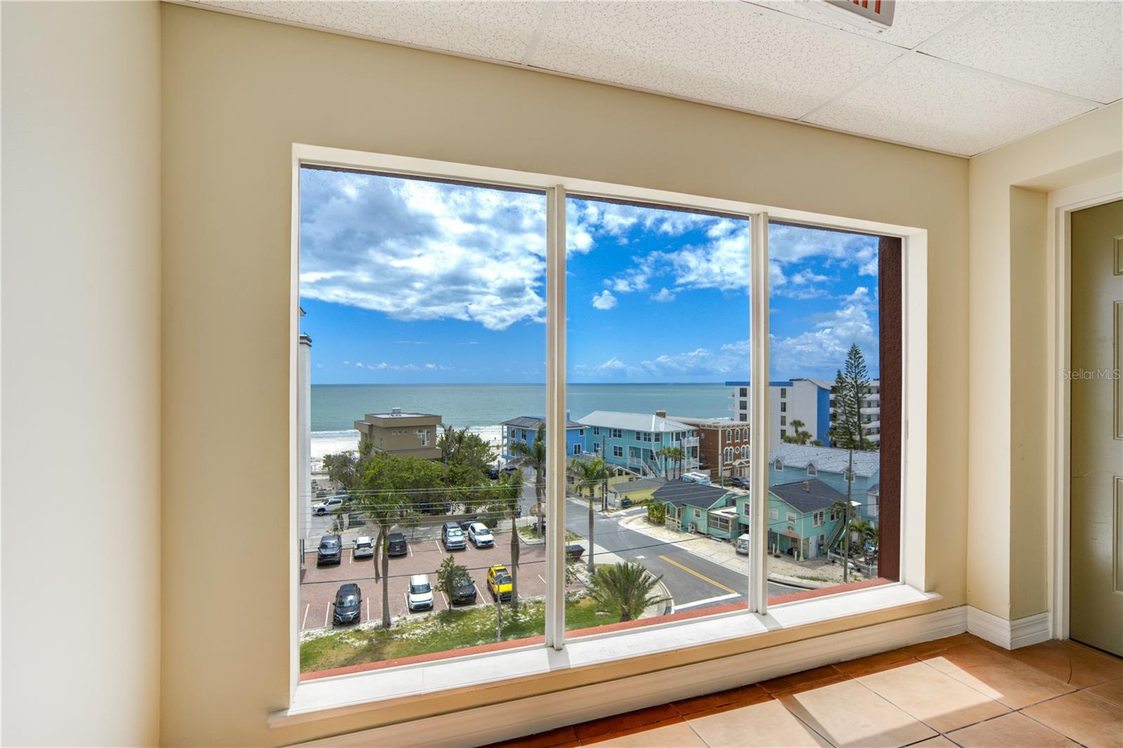 Image 33 of 44 For 13235 Gulf Boulevard 402