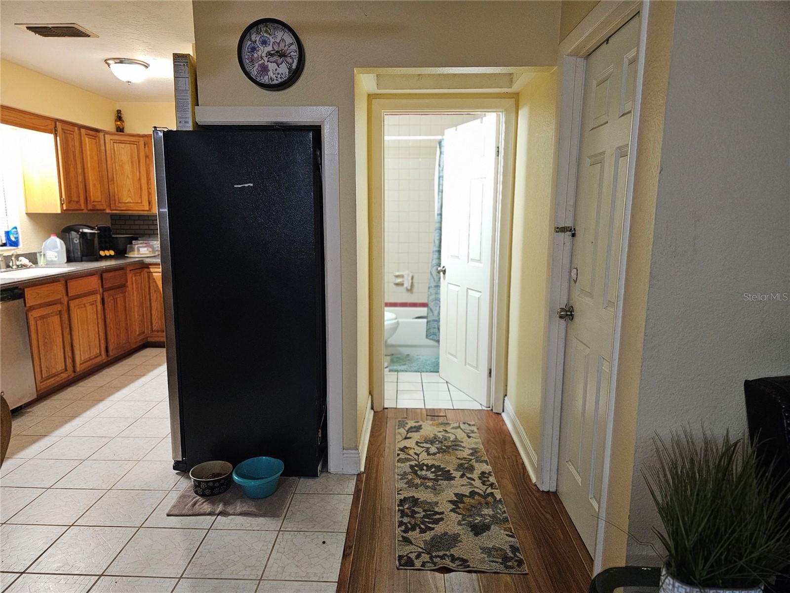 Image 5 of 7 For 1114 27th Street Se A