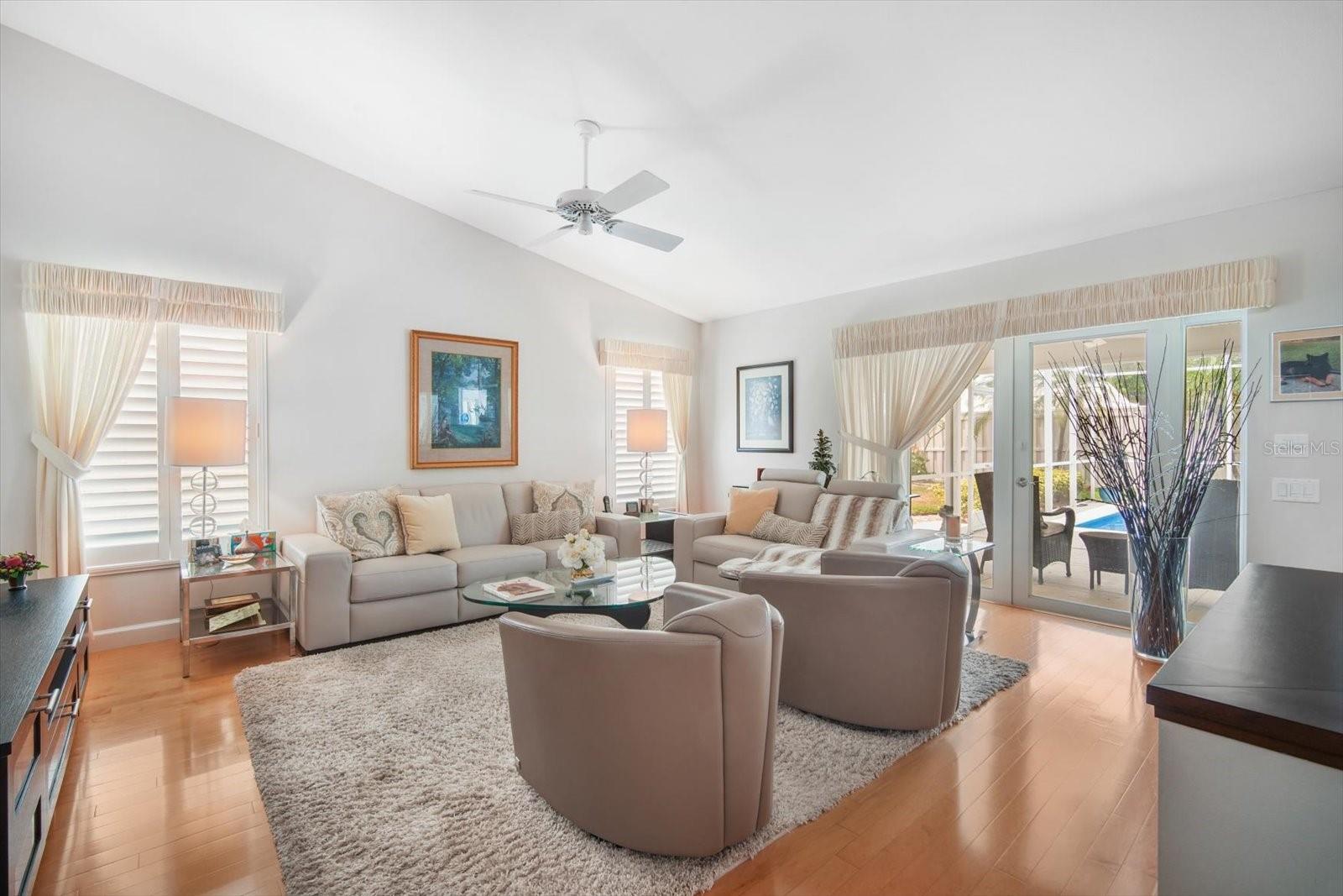 Listing photo id 13 for 4138 Saltwater Boulevard