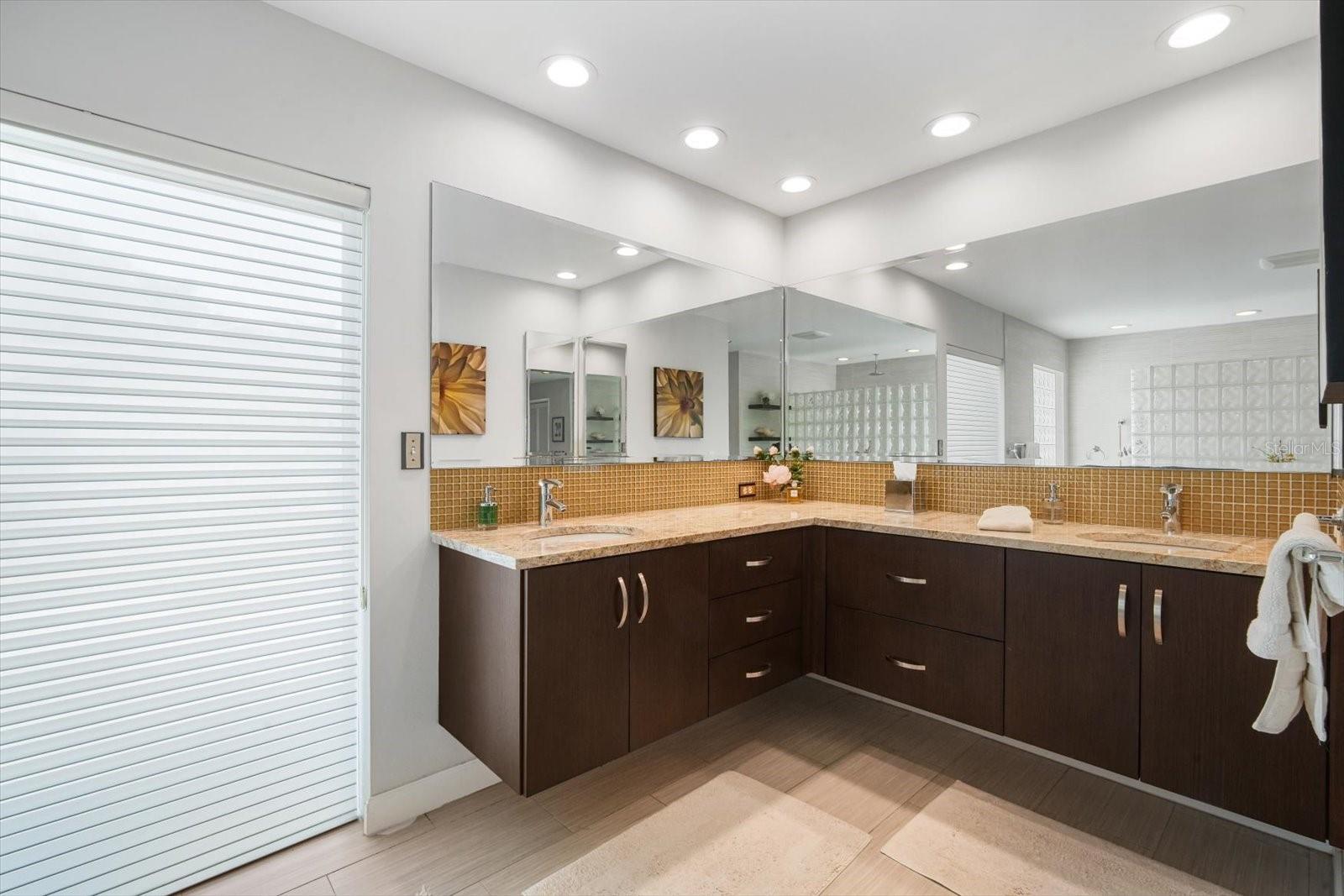 Listing photo id 27 for 4138 Saltwater Boulevard