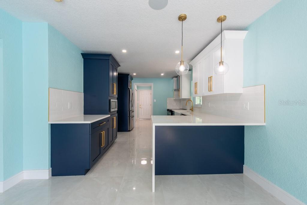 Listing photo id 10 for 4643 Bay Crest Drive