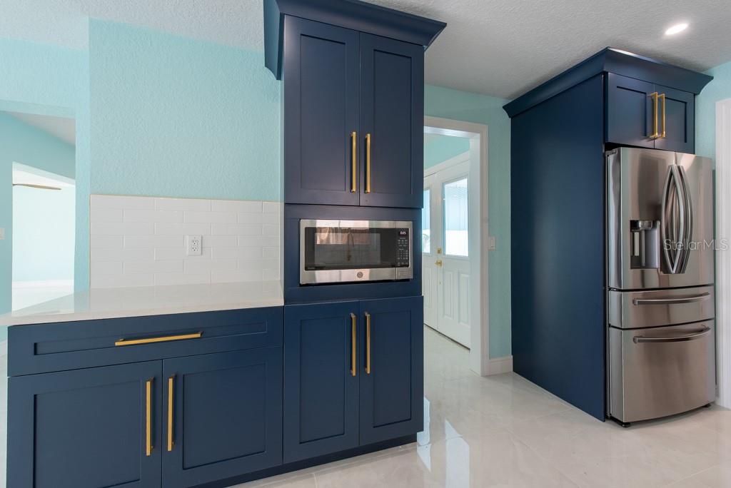Listing photo id 15 for 4643 Bay Crest Drive