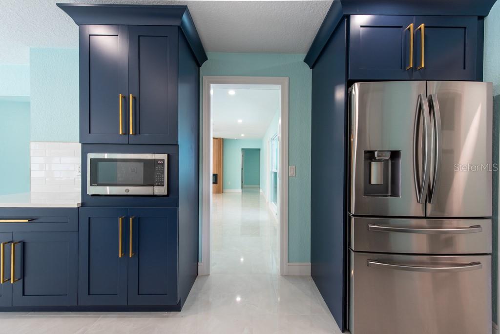 Listing photo id 16 for 4643 Bay Crest Drive