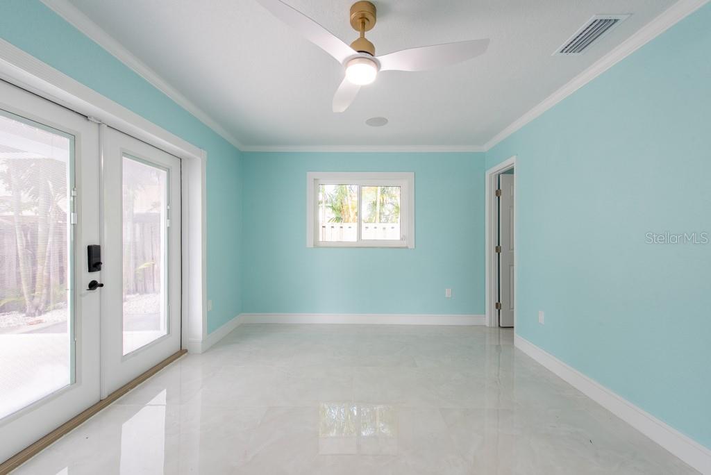 Listing photo id 21 for 4643 Bay Crest Drive