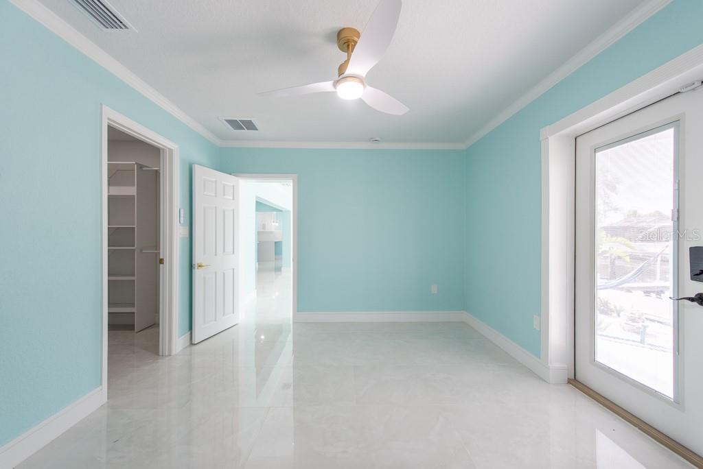 Listing photo id 23 for 4643 Bay Crest Drive