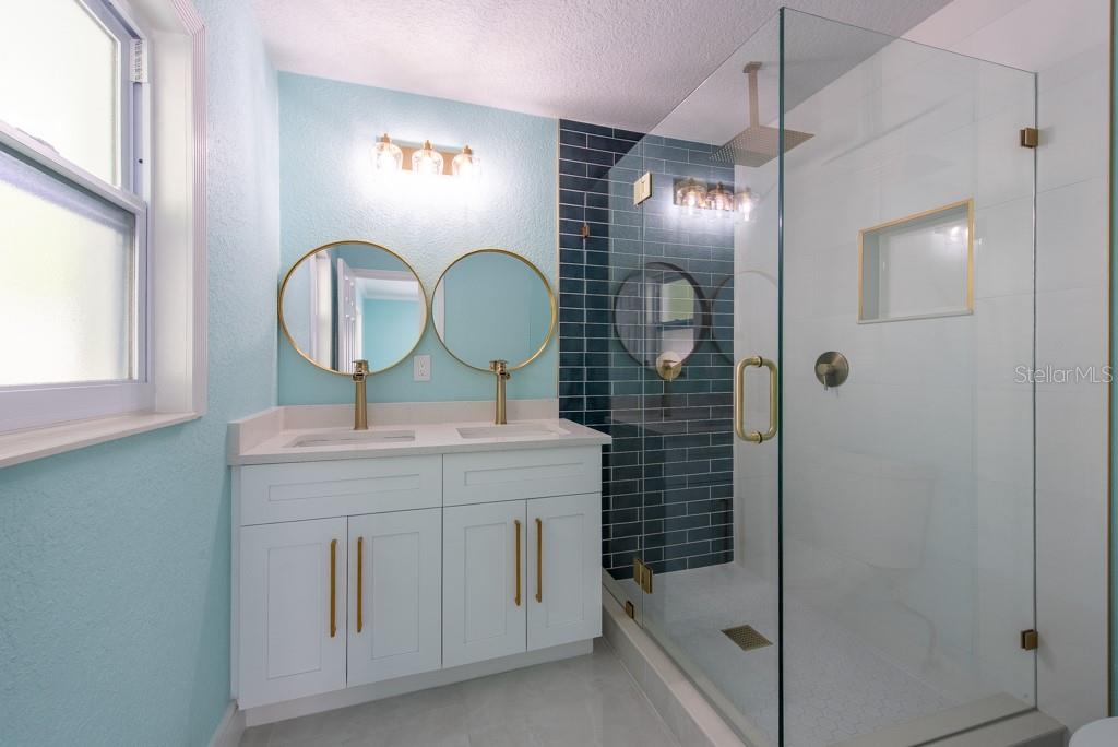 Listing photo id 25 for 4643 Bay Crest Drive
