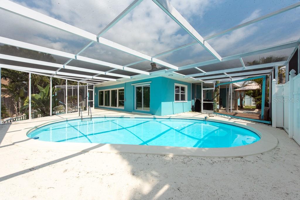 Listing photo id 1 for 4643 Bay Crest Drive