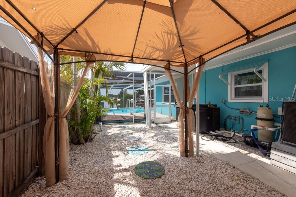 Listing photo id 36 for 4643 Bay Crest Drive