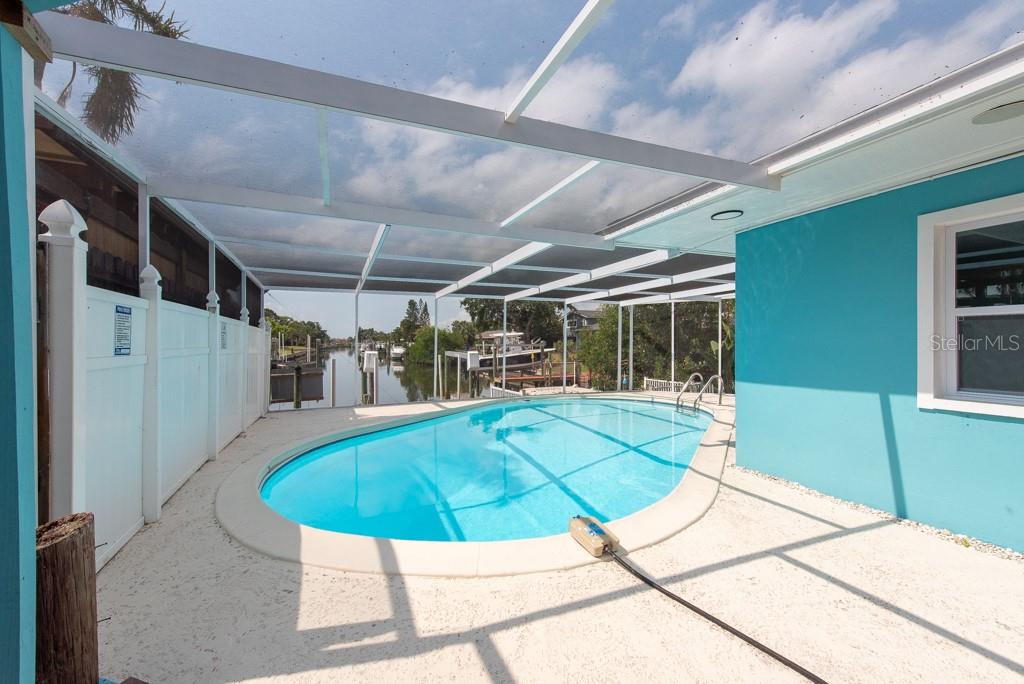 Listing photo id 37 for 4643 Bay Crest Drive