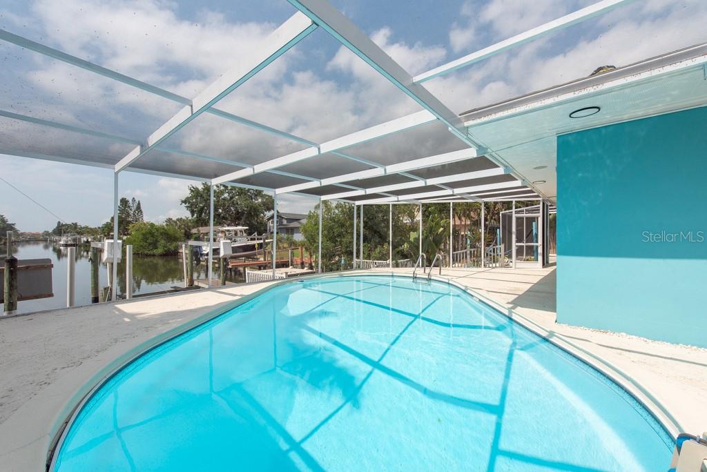 Listing photo id 38 for 4643 Bay Crest Drive