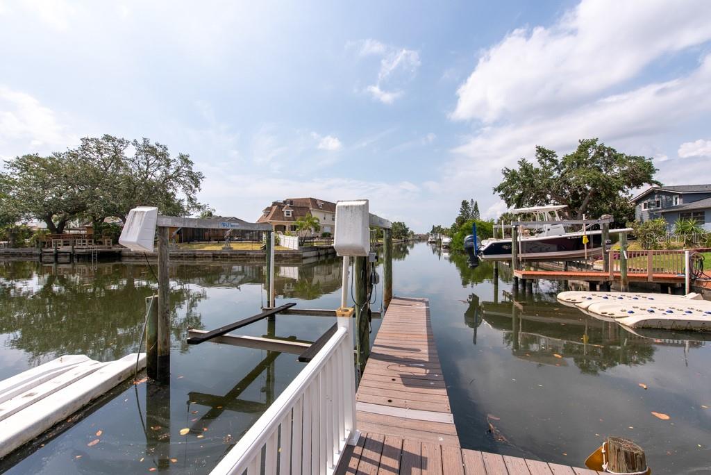 Listing photo id 52 for 4643 Bay Crest Drive