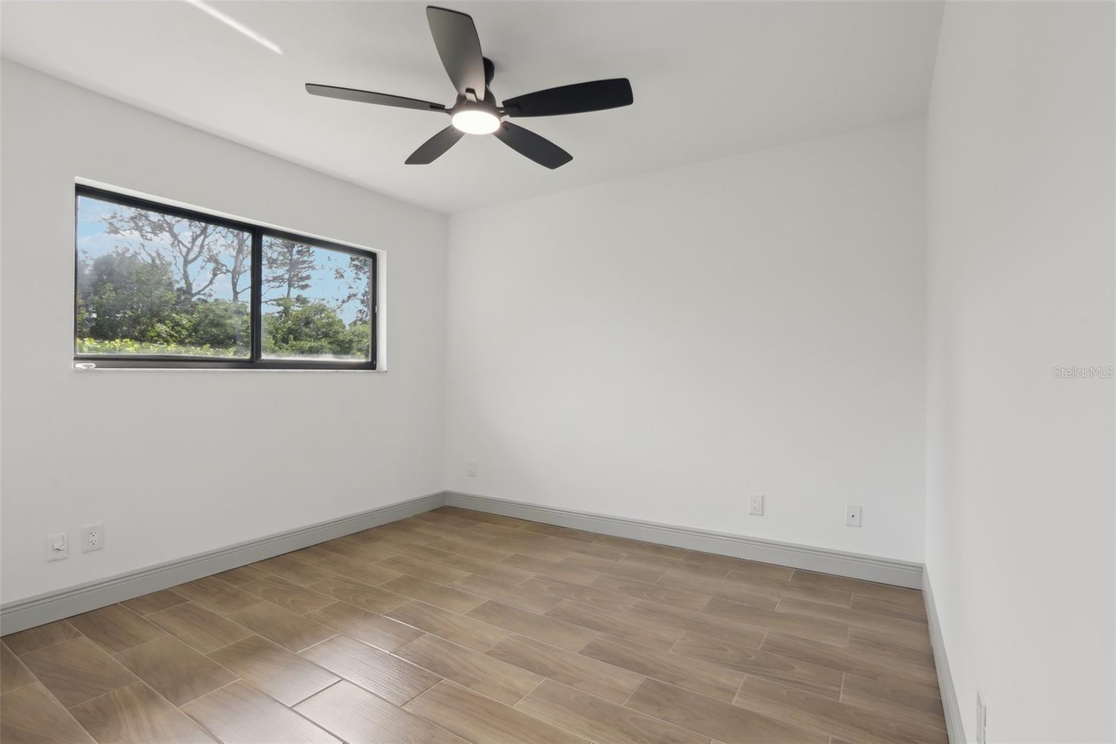 Image 16 of 39 For 2725 Countryside Boulevard 103
