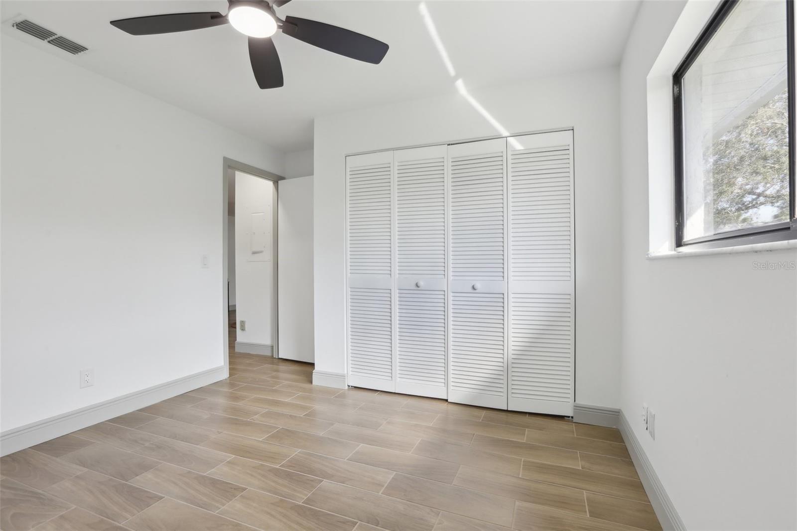 Image 17 of 39 For 2725 Countryside Boulevard 103