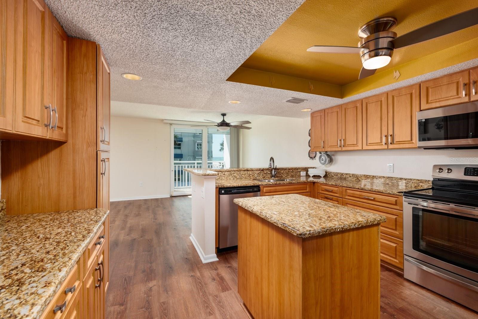 Image 10 of 49 For 17408 Gulf Boulevard 203