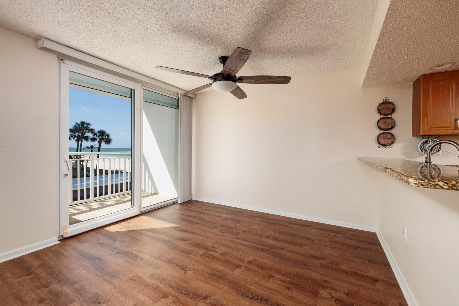 Image 11 of 49 For 17408 Gulf Boulevard 203