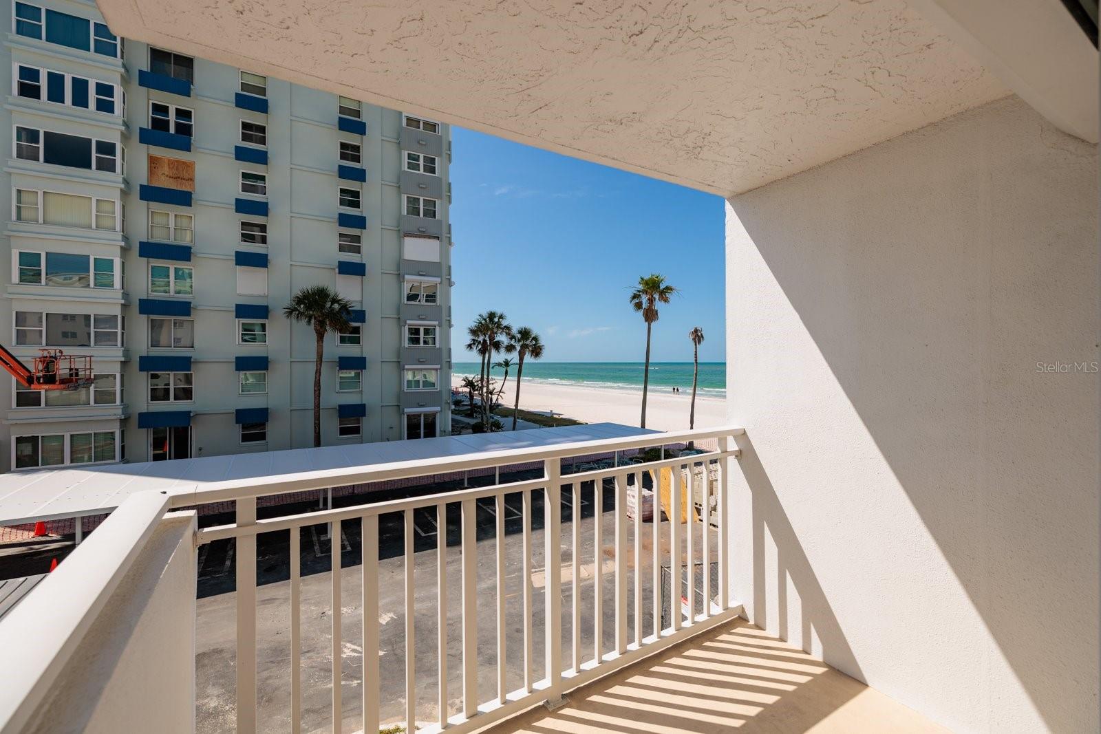Image 12 of 49 For 17408 Gulf Boulevard 203