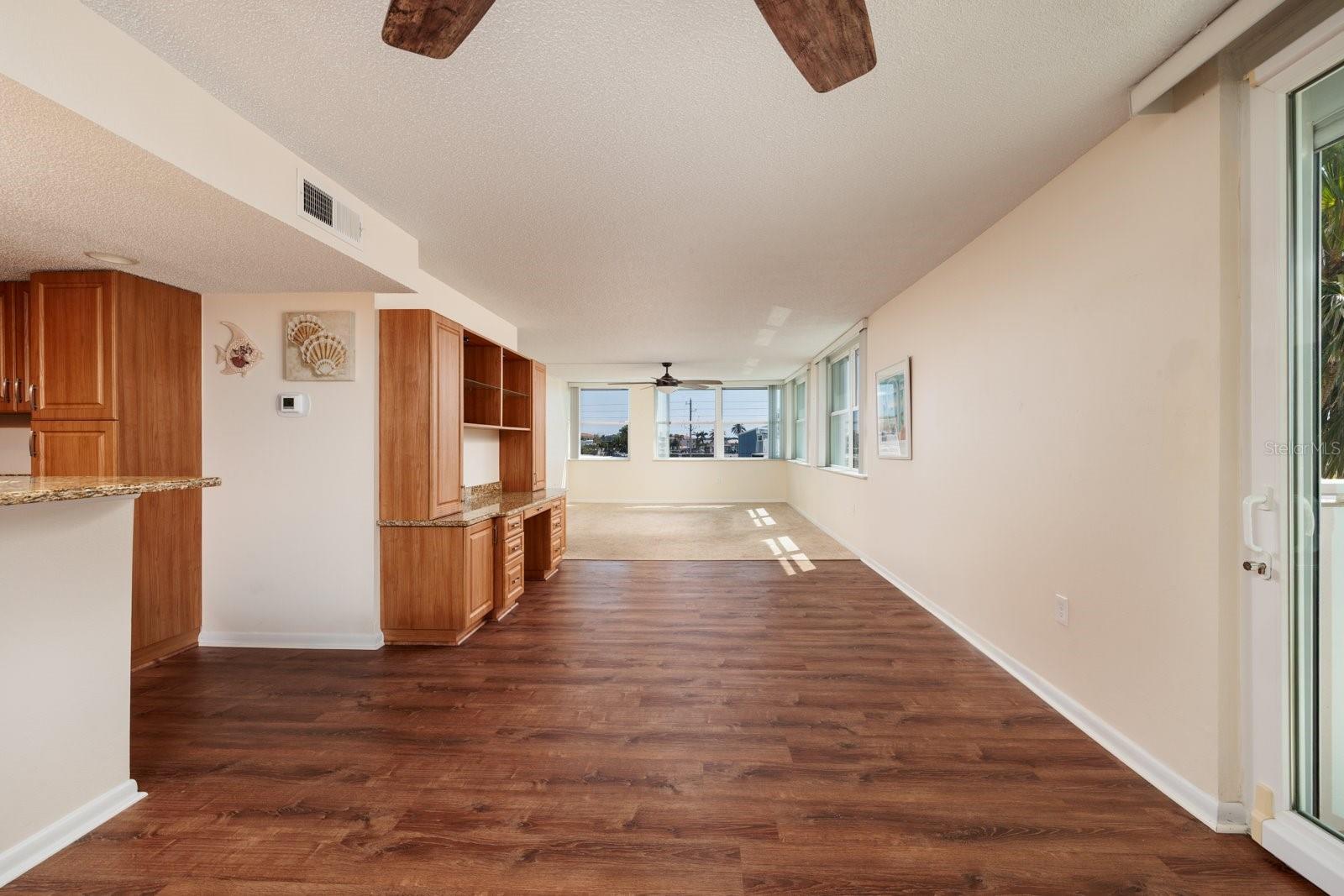 Image 14 of 49 For 17408 Gulf Boulevard 203