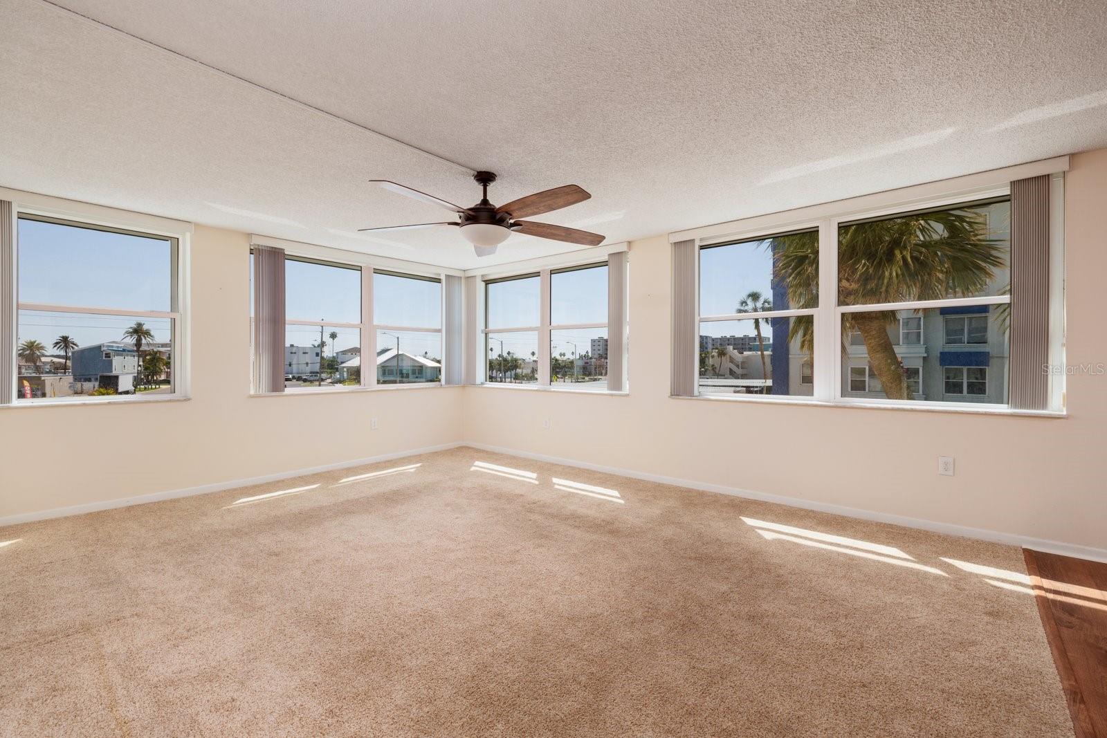 Image 16 of 49 For 17408 Gulf Boulevard 203