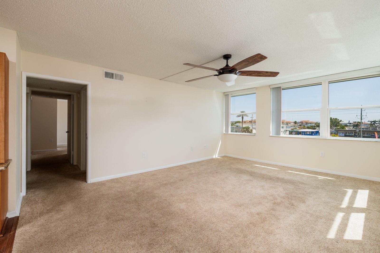 Image 17 of 49 For 17408 Gulf Boulevard 203