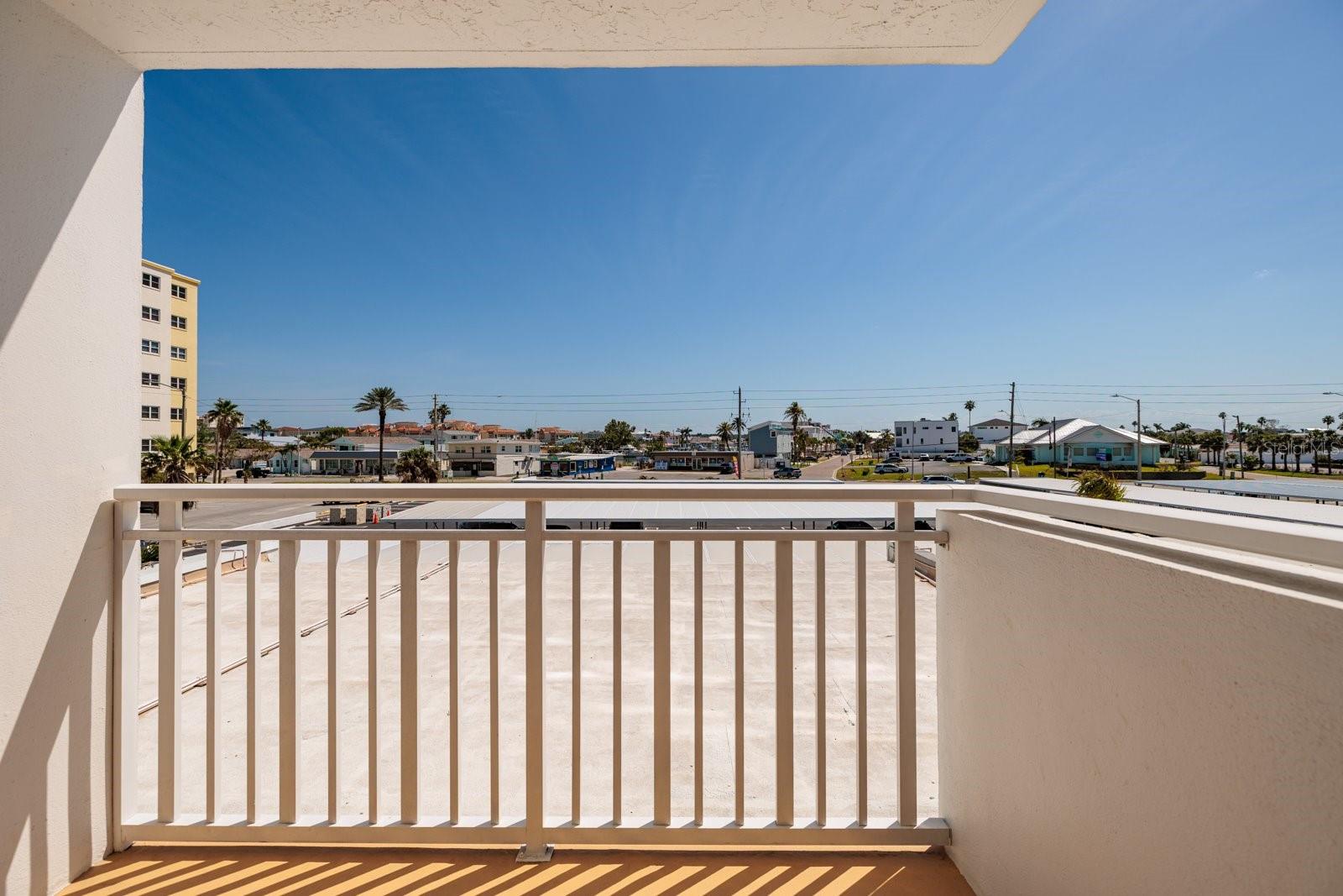 Image 20 of 49 For 17408 Gulf Boulevard 203