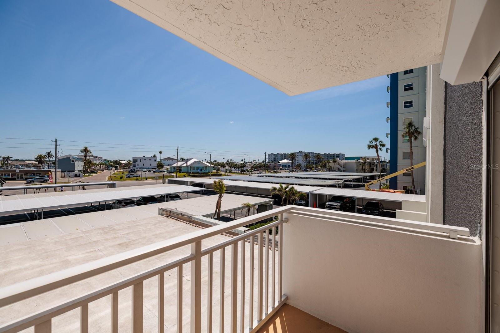 Image 21 of 49 For 17408 Gulf Boulevard 203