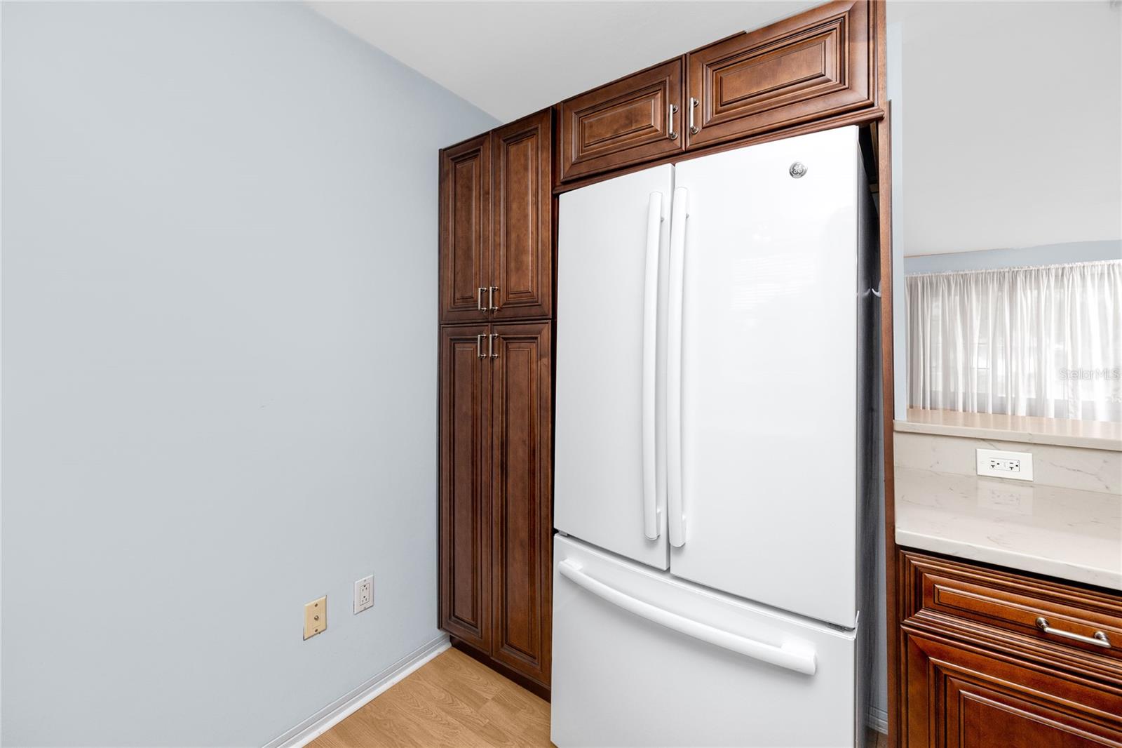 Listing photo id 8 for 7777 117th Street