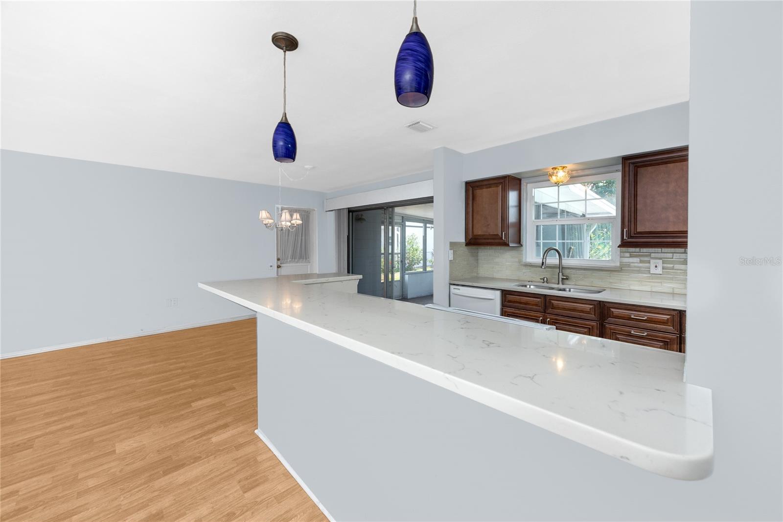 Listing photo id 9 for 7777 117th Street