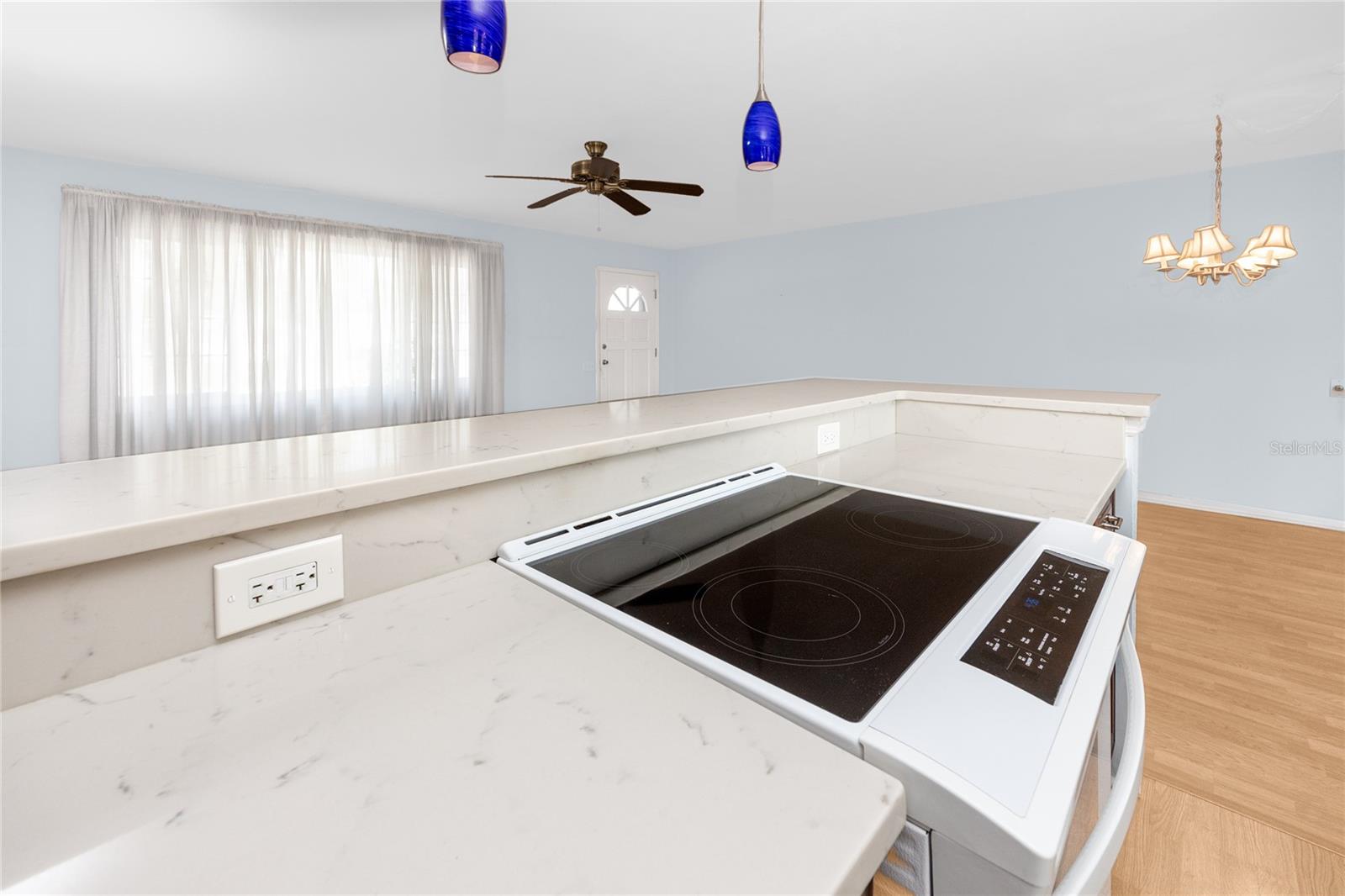 Listing photo id 10 for 7777 117th Street
