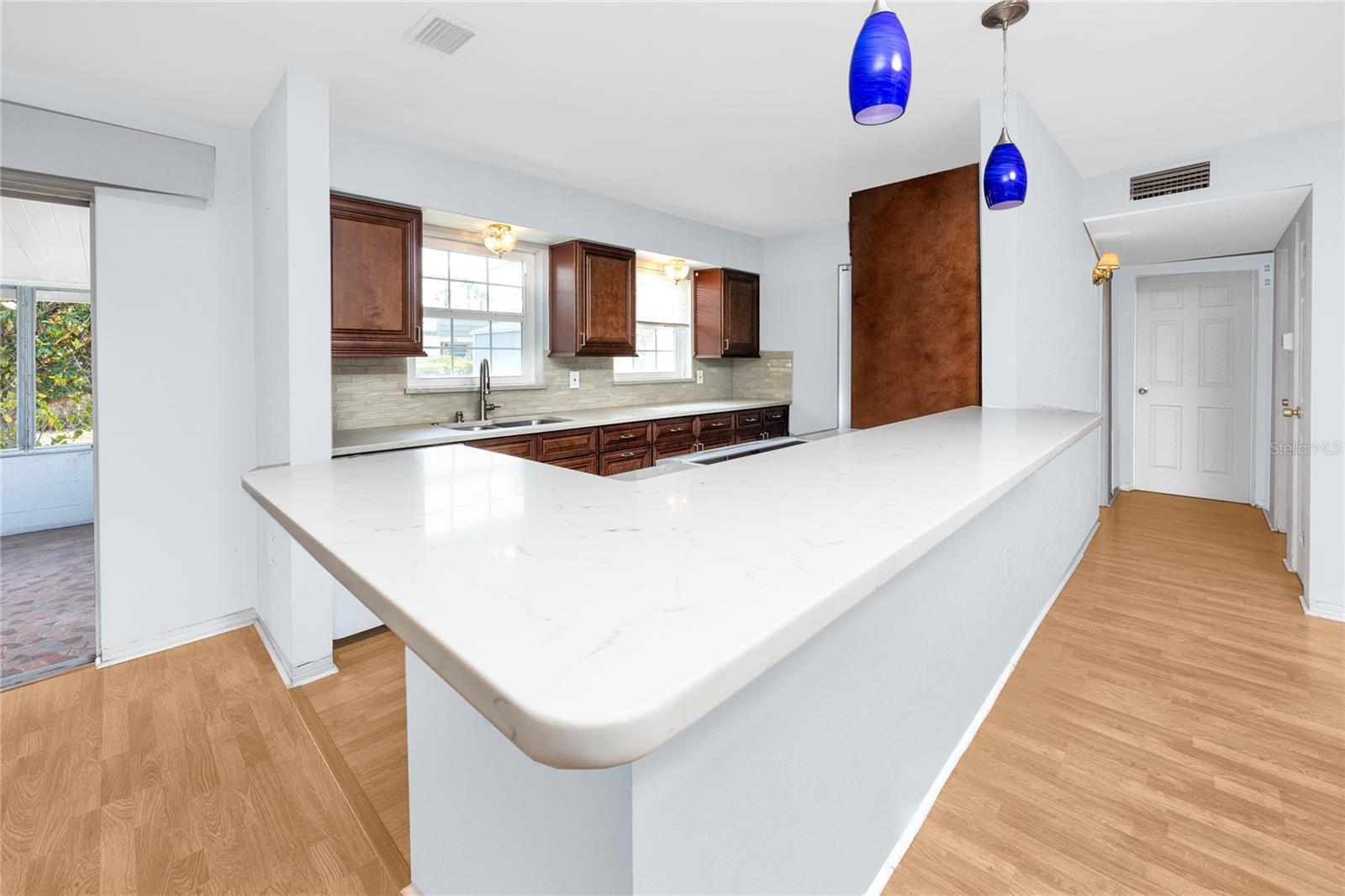 Listing photo id 12 for 7777 117th Street